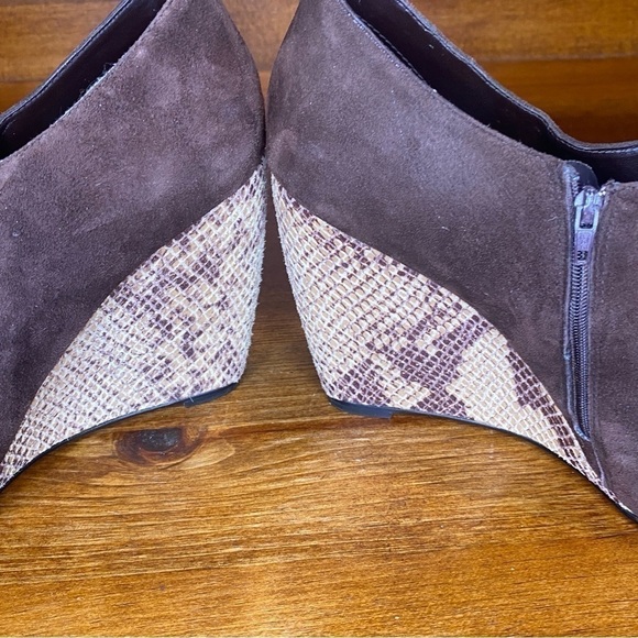 Beverly Feldman chocolate Brown Suede Snakeskin Wedge booties sz 9 - Picture 6 of 15